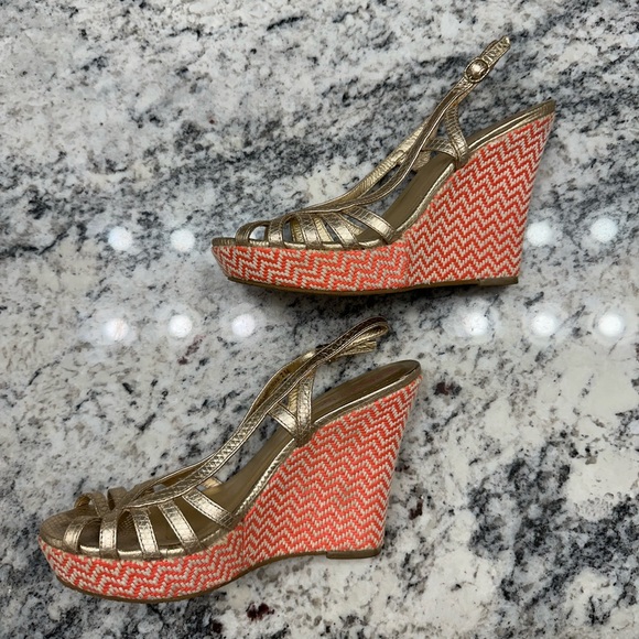 Lilly Pulitzer Gold Strappy Peep Toe Chevron Wedge Heel - Picture 2 of 7